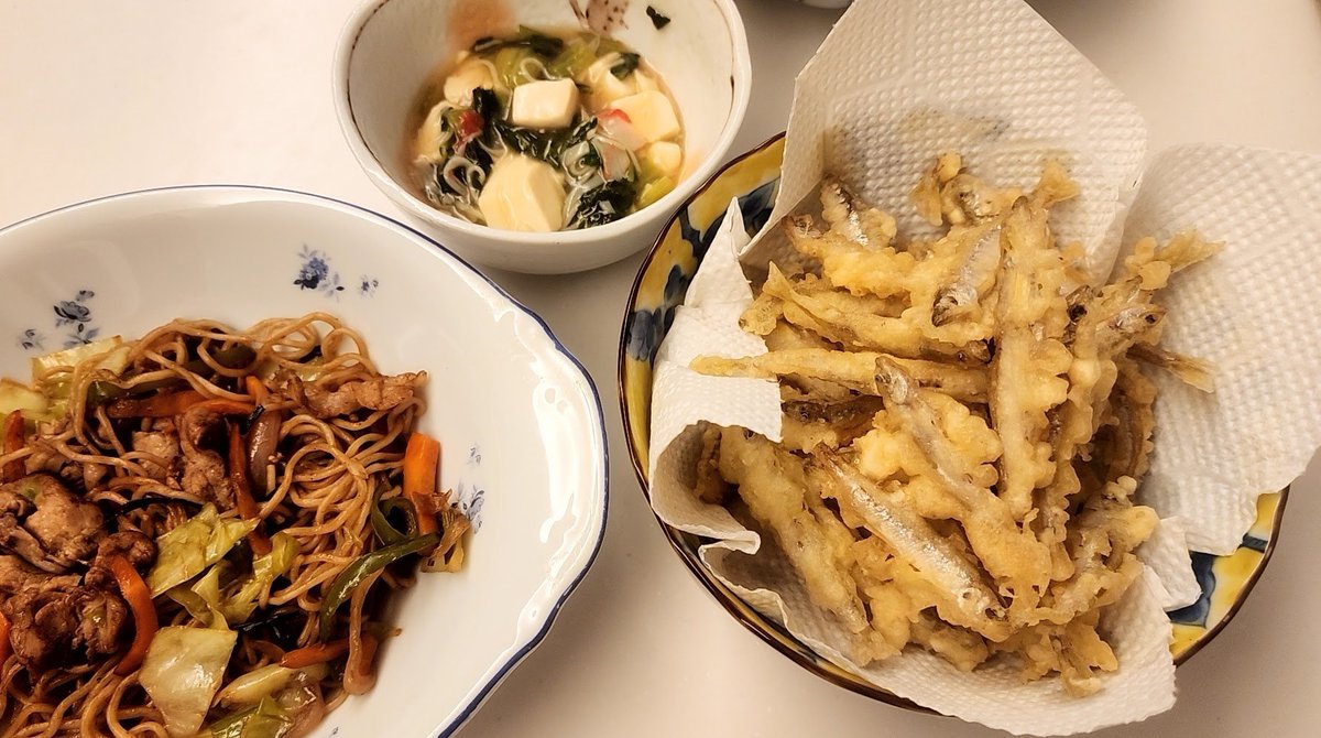 airino1_love's tweet image. 日曜✨晩酌♡
ワカサギの天ぷら作った😍
この苦味がたまらんのよ~♥
美味しい😋✨
日本酒いっちゃお🍶´-
あとは適当に
焼きそばとチンゲン菜の中華煮🌼*・
日曜ゆったり乾杯🍺*(ˊᗜˋ*)و💞
ワカサギ味見の時点から止まらないꉂ🤣𐤔
 #お酒好きな人と繋がりたい 
 #晩酌
 #酒カス