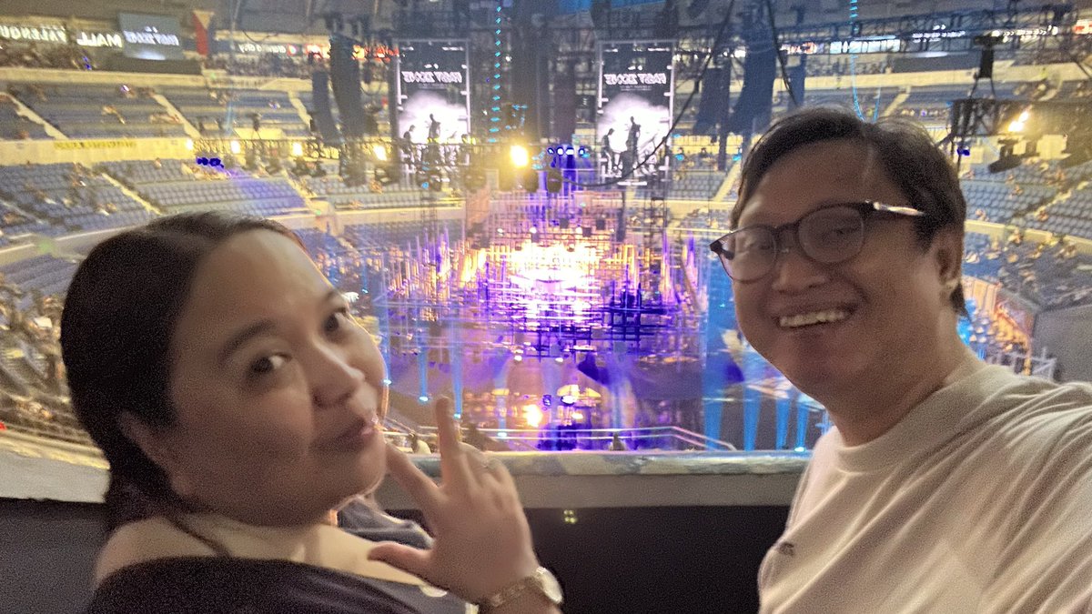 RenzSalmingo's tweet photo. Happy 7th Anniversary

SB19 BACK IN ARANETA 
@SB19Official #SB19 
#FrancisLibiran #SB197thAnniversary
#SB19FastZoneConcert https://t.co/LwG4f7IReu