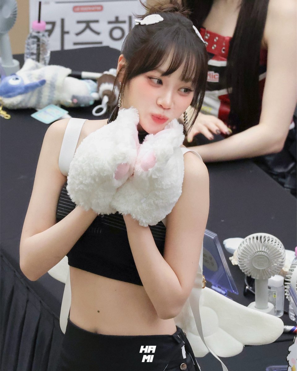 HAMI1641's tweet image. 251026 르세라핌 M2U 공개 팬싸

#르세라핌 #김채원 #채원
#LESSERAFIM #CHAEWON