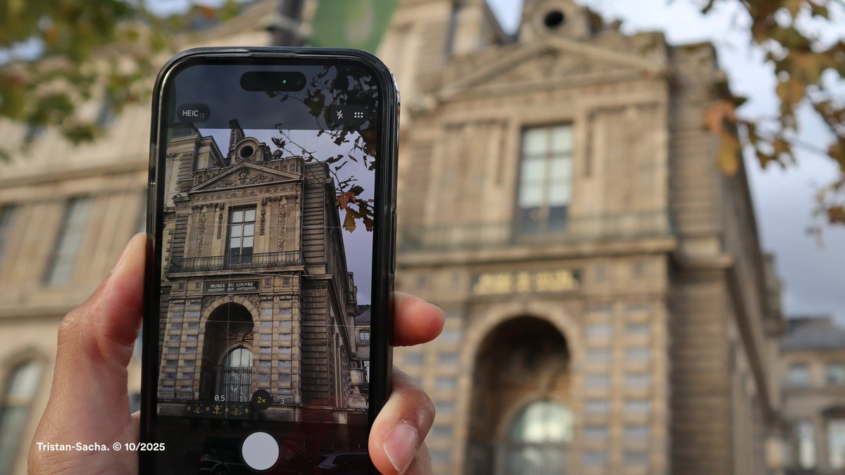 [🎨#Culture] – #MuseeDuLouvre

La fenêtre du #Louvre vole la vedette à La #Joconde, depuis le cambriolage survenu le week-end dernier d’ailleurs ! 😂🤳