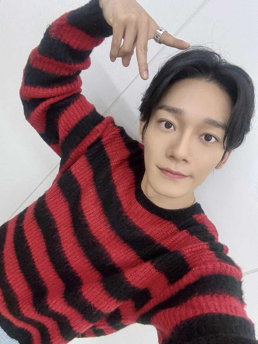 CHEN_INB100's tweet image. 📍 2025.10.26 | 애플뮤직
💛 Fan Sign Event 
오늘 받은 응원 덕분에 한 주를 든든하게 시작할 수 있을 것 같아요✨
이번 주도 우리 함께 즐겁게 보내봐요☺️💛
#CHEN #첸 #Arcadia
