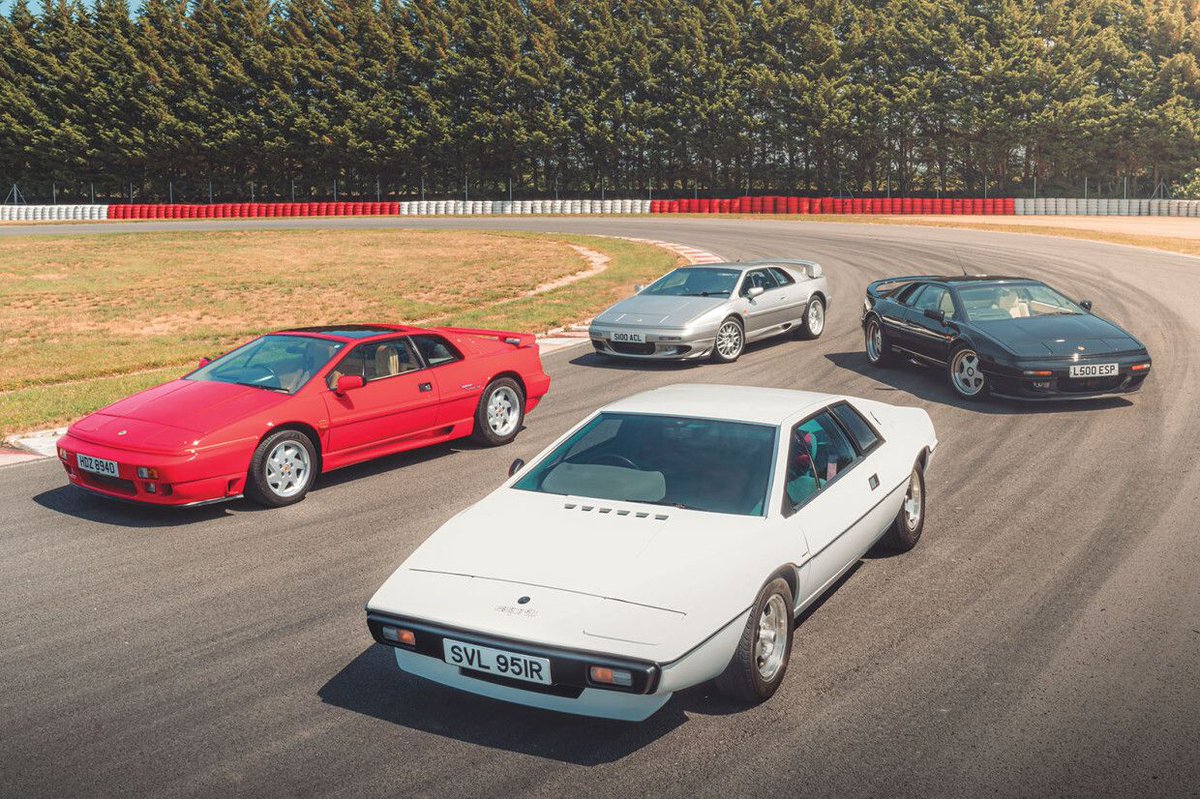 We’ve your perfect Sunday read: the Lotus Esprit’s 50th anniversary with some star guests. Check it out! ➡️ buff.ly/rtA4hmU