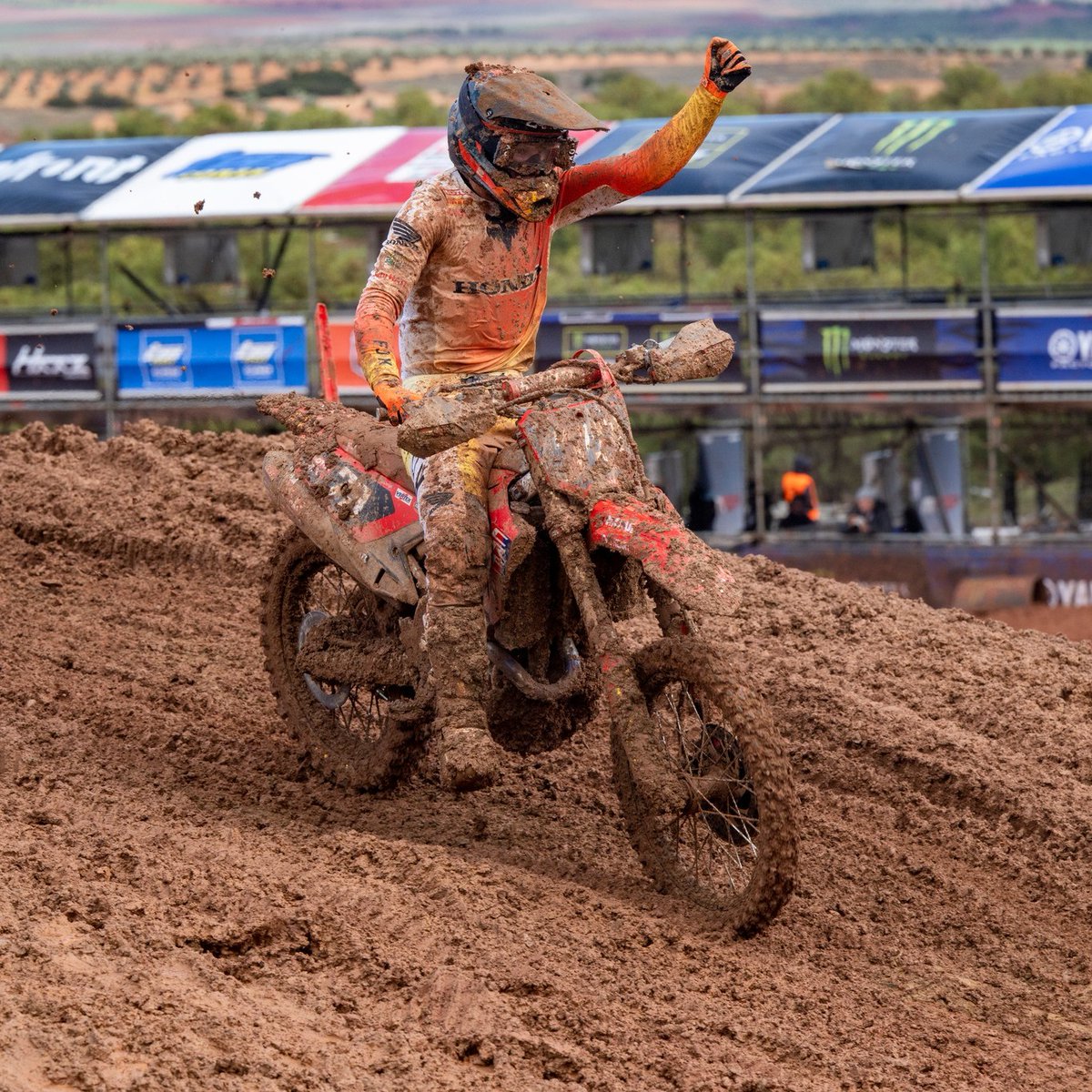 mxgpstatistics's tweet image. MX2 GP Manche Overw. '25 na R20:
12x Nederland
10x Duitsland
9x Italie
6x Belgie
1x Frankrijk-Spanje-Zuid Afrika
#MXGPStatistics #Beup2date #PoweredbyKEMCO #Motorsport #MXGP #Motocross #MXGP 📷 #Honda