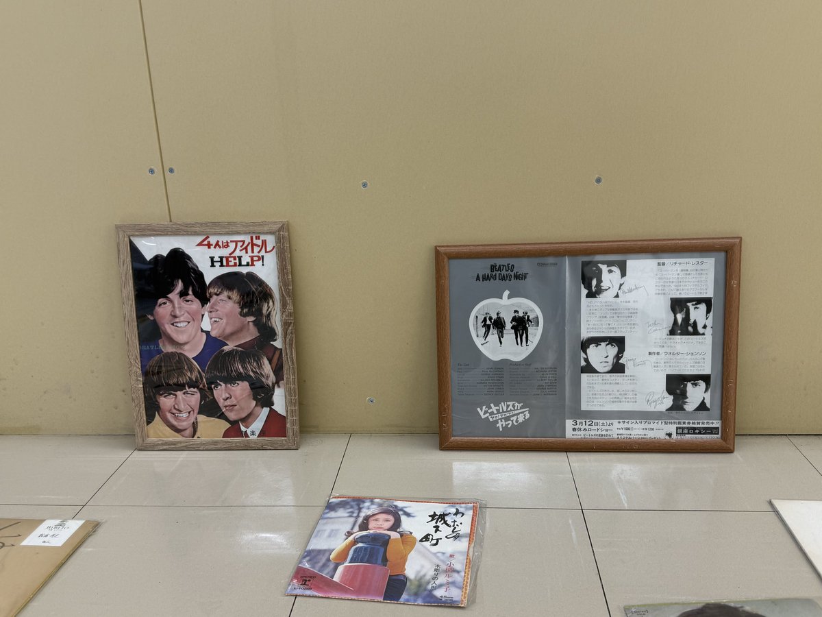 MEGA_SUBUTA's tweet photo. 昭和100周年で色々置いてあった
ビートルズのポスター買い取りたい https://t.co/MawPAn8zzE