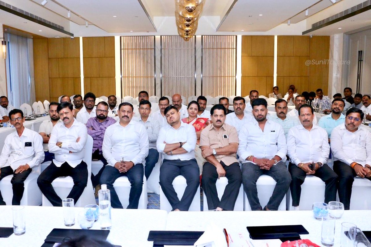 आज खालापूर येथे माझ्या प्रमुख उपस्थितीत राष्ट्रवादी काँग्रेस पार्टी खोपोली शहर, कर्जत तालुका आणि खालापूर तालुक्याची आढावा बैठक उत्साहपूर्ण वातावरणात पार पडली. या बैठकीत पक्ष संघटनाची सशक्त बांधणी, आगामी स्थानिक स्वराज्य संस्थांच्या निवडणुका, राज्याचे उपमुख्यमंत्री माननीय श्री.