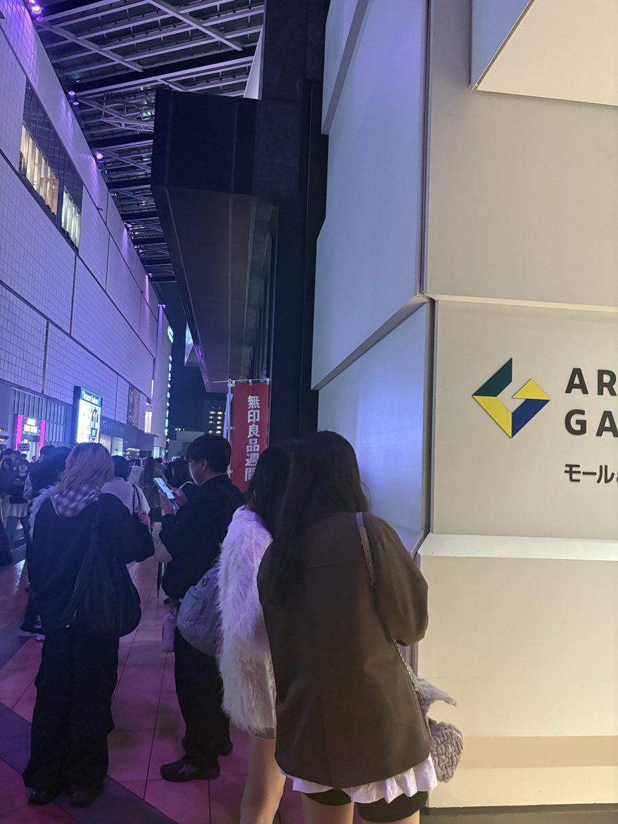 まかまか tweet media