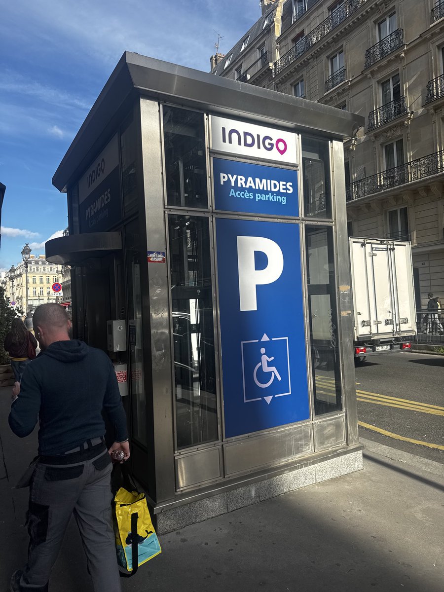 Bernard De Vriese tweet media