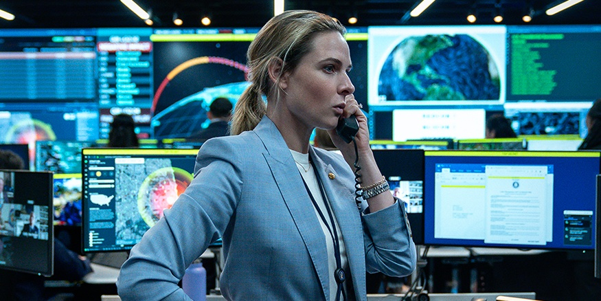 A house of dynamite: amb el seu nervi i tremp habitual, Bigelow converteix una amenaça nuclear en un trencaclosques de punts de vista en una ruta guiada pels passadissos del poder. No dona treva