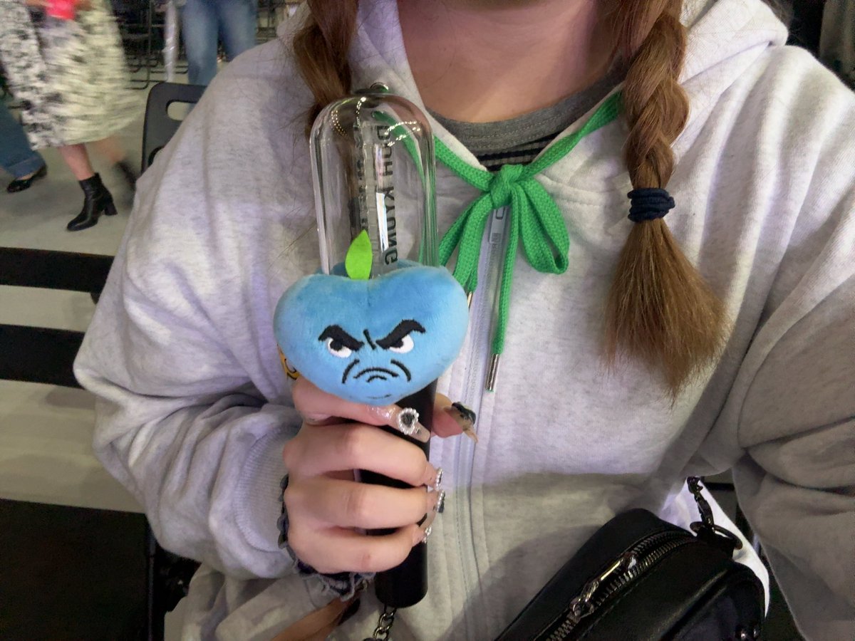 e_d_12's tweet photo. ギョンス日本に来てくれてありがとう
この日まで頑張れたのもギョンスのおかげで
ギョンスが沢山笑顔見せてくれて幸せでしたт т
それとギョンスの歌は歌詞がとっても好きだから
日本語訳で歌詞をうつしてくれて嬉しかった👍 #ASIACONCERT_DOit_in_TOKYO https://t.co/eUjZu8met2