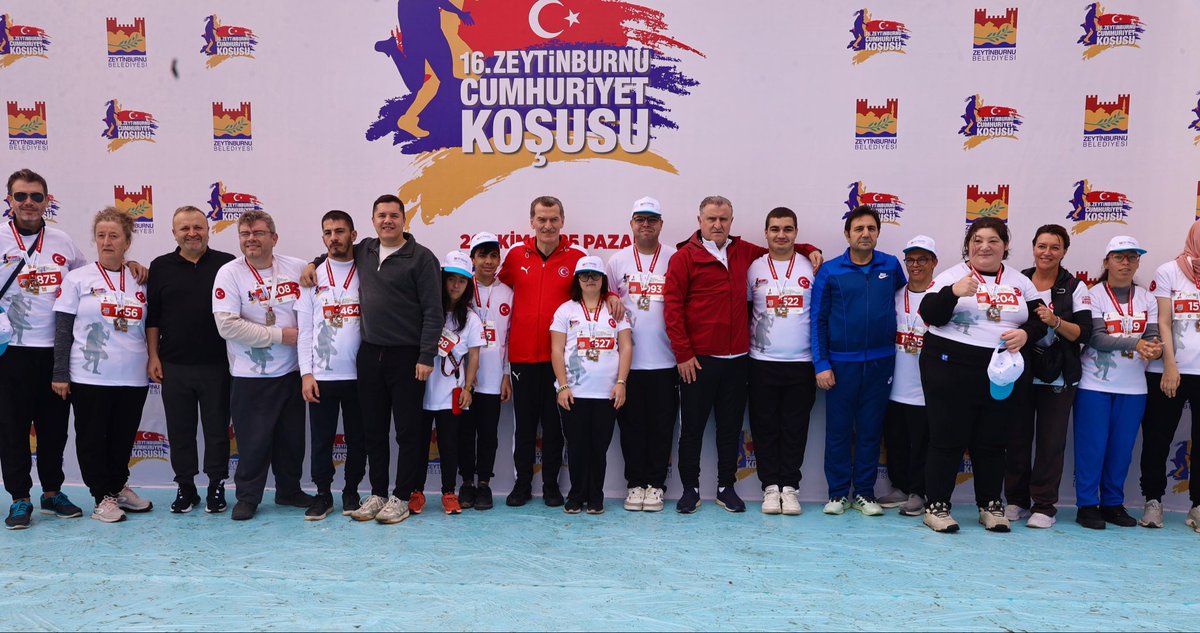 Hava güzel, Zeytinburnu güzel, Cumhuriyet güzel!

Cumhuriyet aşkıyla, 16. defa! Zeytinburnu Belediyemiz tarafından gerçekleştirilen Cumhuriyet Koşusunu Gençlik ve spor bakanımız Osman Aşkın Bak’ın katılımlarıyla
7’den 70’e, birlikte koşuyoruz, birlikte kutluyoruz!
<a href="/OA_BAK/">Dr. Osman Aşkın Bak</a>