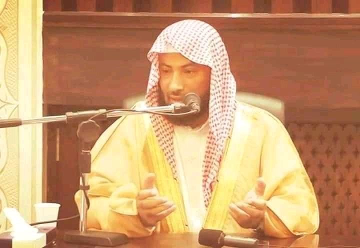 لا أعرف أحدًا من المعاصرين أعلم بكلام شيخ الإسلام ابن تيمية من شيخنا الألمعي يوسف الغفيص.
فلقد سمعته يقول: كتب ابن تيمية نعرفها -بحمد الله- حرفًا حرفًا وجملة جملة.

فمن اقتصر على قراءة وسماع لكل من هؤلاء المشايخ: الغفيص وصالح آل الشيخ ومحمد الخميس في العقيدة فقد كُفي ووفي غالبًا.