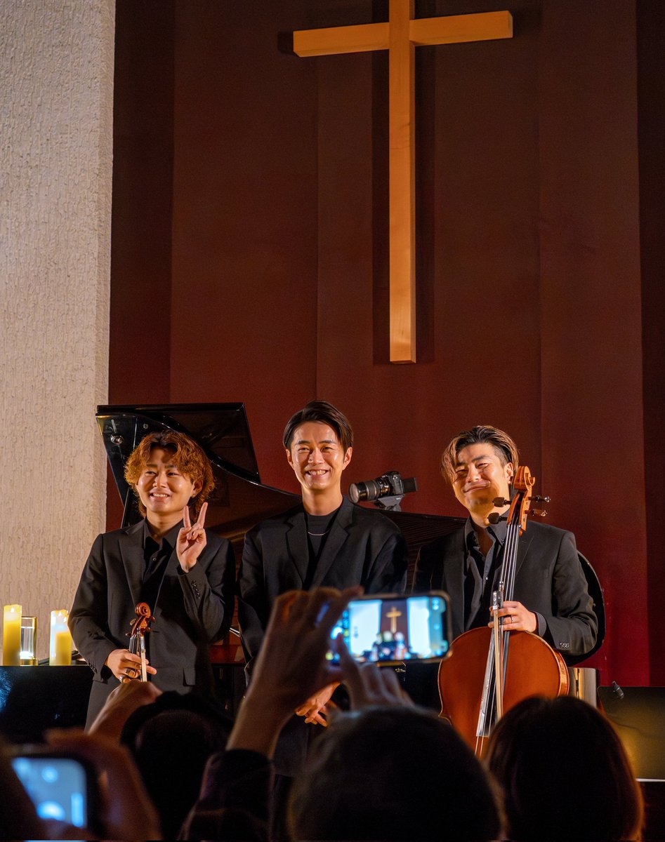 聖夜に召されてイエスキリストの誕生静かに喜び華やぐ。 聖夜に召され