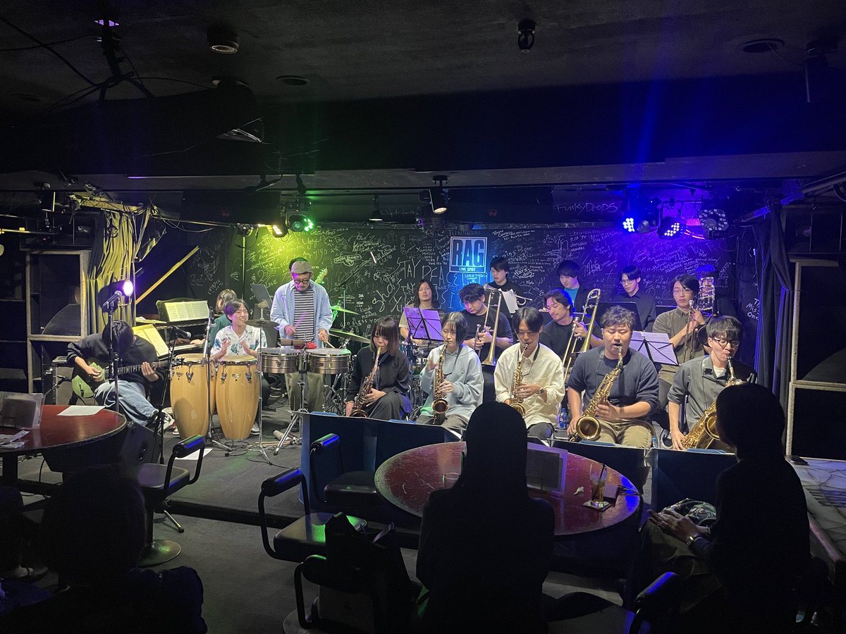 livespotrag's tweet image. カウント・ベイシーとラテン
ビッグバンド対バンでした🎶

立命館大学 R.U.Swingin’ Herd Jazz Ensemble 
vs 
天理大学 ALS Jazz Orchestra

#RUSH
#ALS
#bigband
#livespotrag