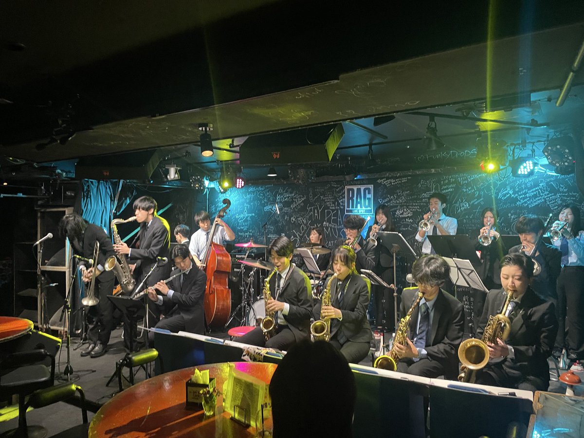 livespotrag's tweet image. カウント・ベイシーとラテン
ビッグバンド対バンでした🎶

立命館大学 R.U.Swingin’ Herd Jazz Ensemble 
vs 
天理大学 ALS Jazz Orchestra

#RUSH
#ALS
#bigband
#livespotrag