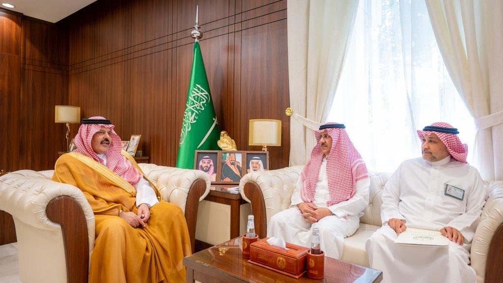 بعد صدور الأمر السامي الكريم…

ترقية الأستاذ فؤاد بن فهد الغصاب المدير العام للشؤون الادارية والمالية بإمارة حائل للمرتبة الرابعة عشر، كل التهاني لأبو فهد بهذة الترقية.
واسأل الله ان تكون له عونًا على خدمة الدين ثم المليك والوطن.