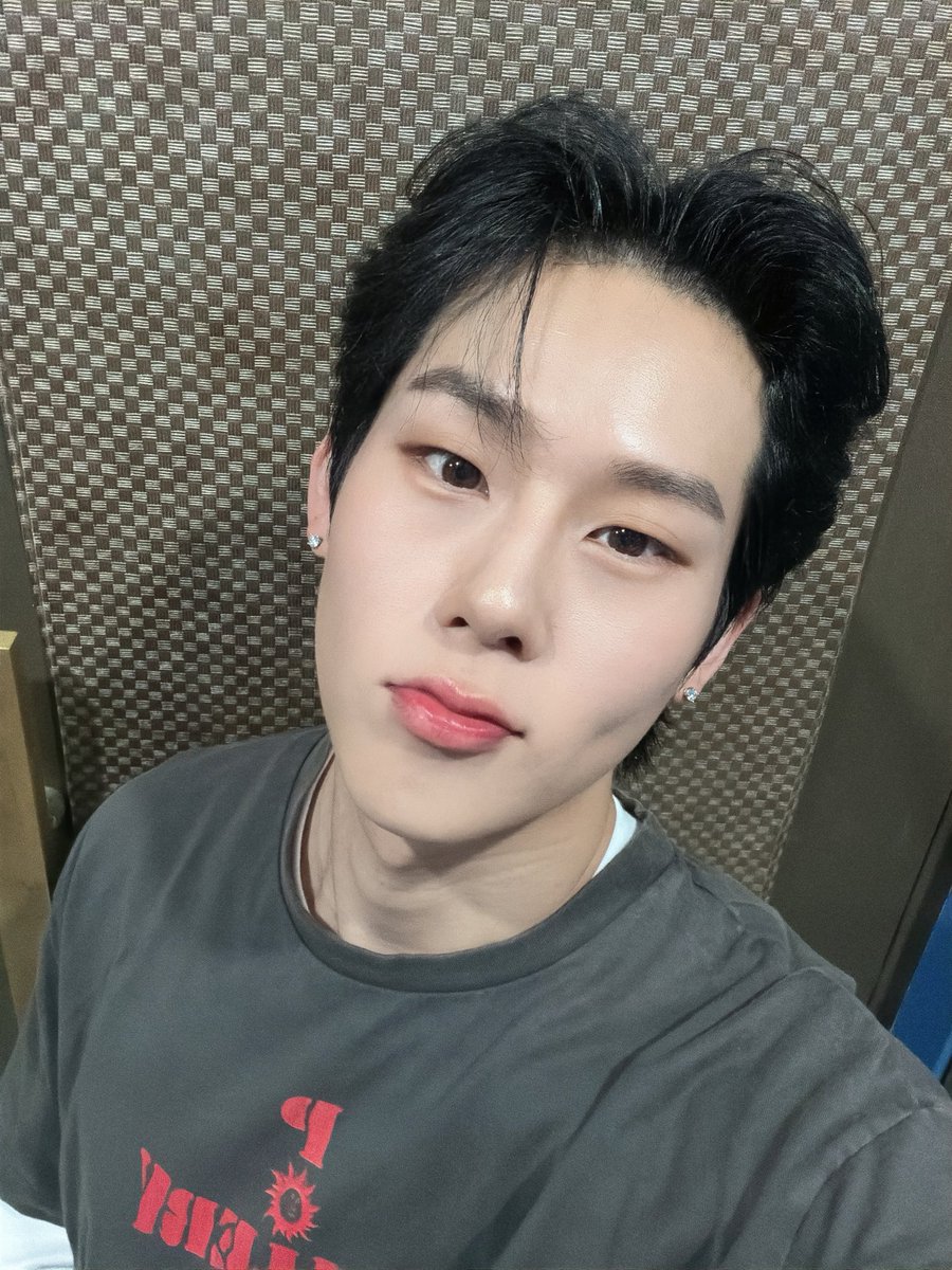 loopforjjoo's tweet image. 일요일 6시병 완치