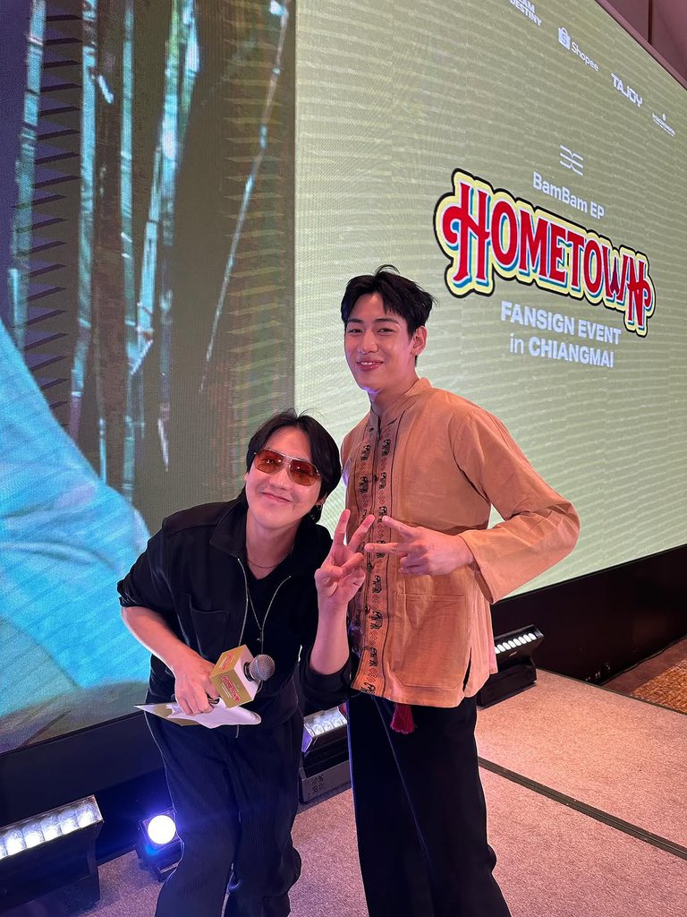BamBamBooster's tweet photo. 251026 | ©️ dongsira’s IG Update (2/2)
ตะลุยเชียงใหม่กับพี่กันต์ ^^
💚💚💚💚
BAMBAM HOMETOWN
#BAMBAM
#MCDong
ขอบคุณอากาเซทุกคนนะค้าบ ^^ love love 💚💚💚💚🥰🥰🥰🥰 #igot7 #got7 🎉🎉🎉🎉
#BamBamFansignCHIANGMAI
#HOMETOWN_in_CHIANGMAI
#แบมแบม #뱀뱀 #HOMETOWN @BamBam1A https://t.co/rIwt3xBuoF