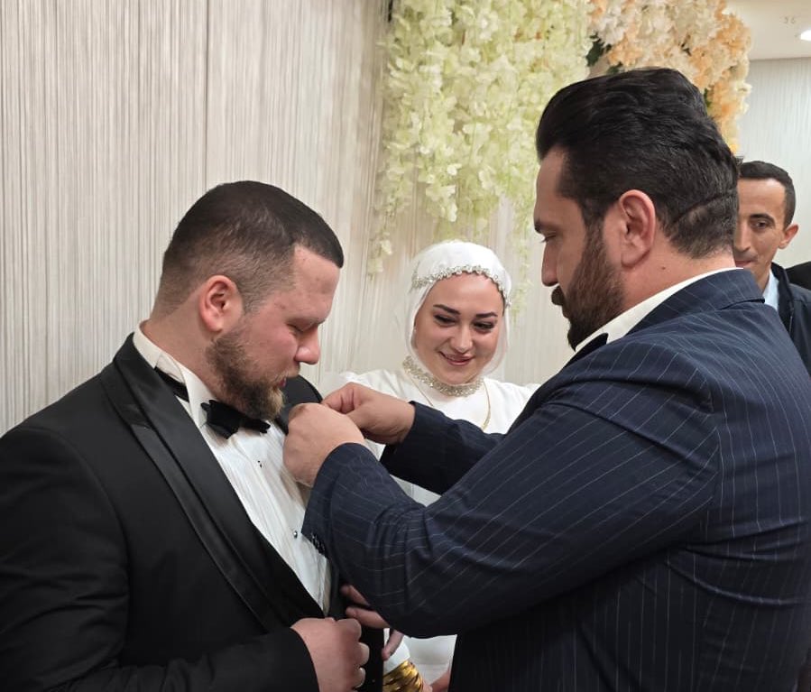 İlçe Başkanımız <a href="/haydargoksoy/">Haydar Göksoy</a> ve İlçe Yönetim Kurulu Üyelerimiz, önceki dönem Gençlik Kolları Yönetim Kurulu Üyemiz Muhammed Kamil Özdemir’in nikâh törenine katılarak mutluluklarına ortak oldular.

Genç çiftimiz Muhammed &amp; Amine Nur’a bir ömür boyu mutluluklar diliyoruz.