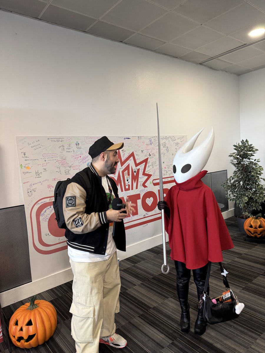 dee_buk's tweet image. Day 3 of MCM comic con! Asking people what’s their GOTY! @MCMComicCon @EGX #ComicCon