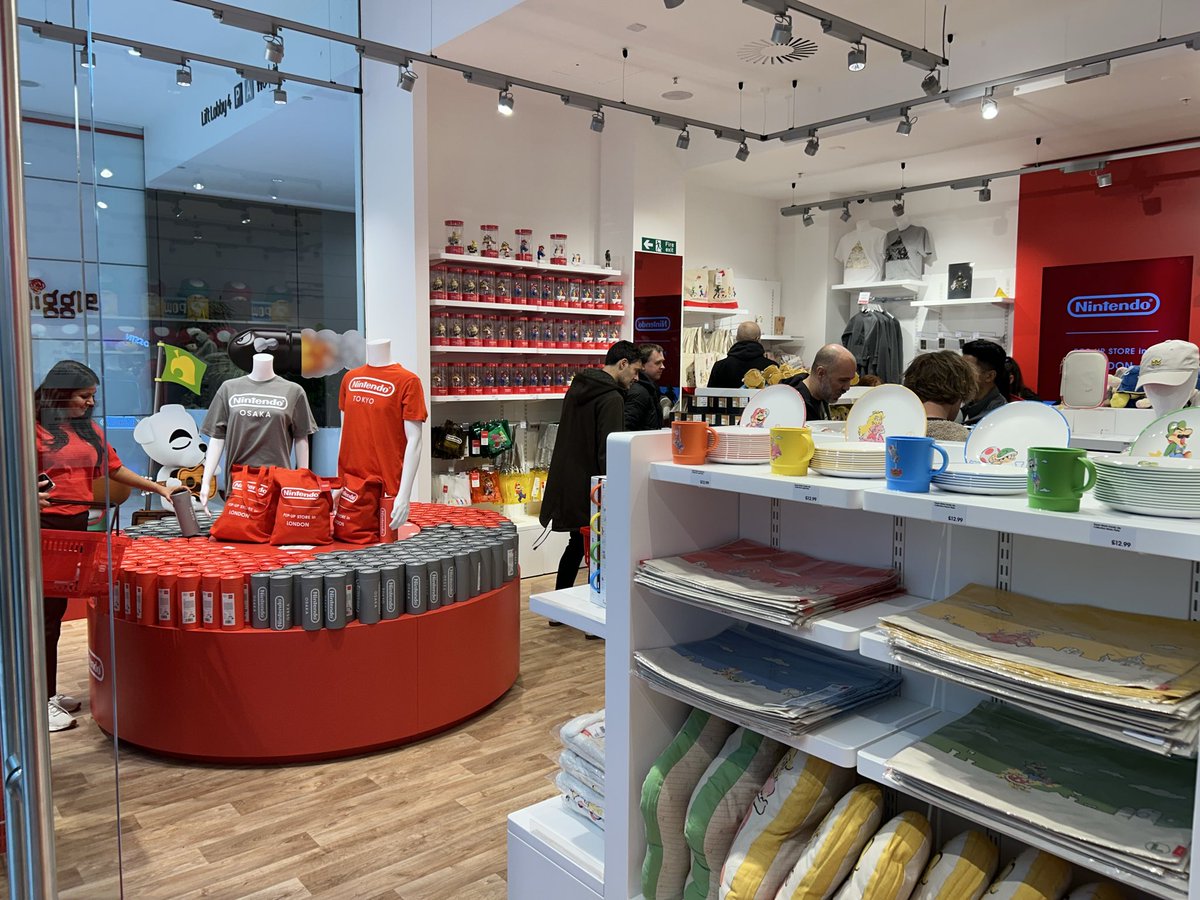 olrodlegacy's tweet photo. Travelled over to London this weekend for the @NintendoPopUpUK at Westfield!
Spent lots of money and already regretting not spending more.
PLEASE let the UK eventually get a permanent one of these… ideally in Cardiff.
#Nintendo #NintendoUK #Mario #Zelda #London @NintendoUK https://t.co/jwRdsol1GH