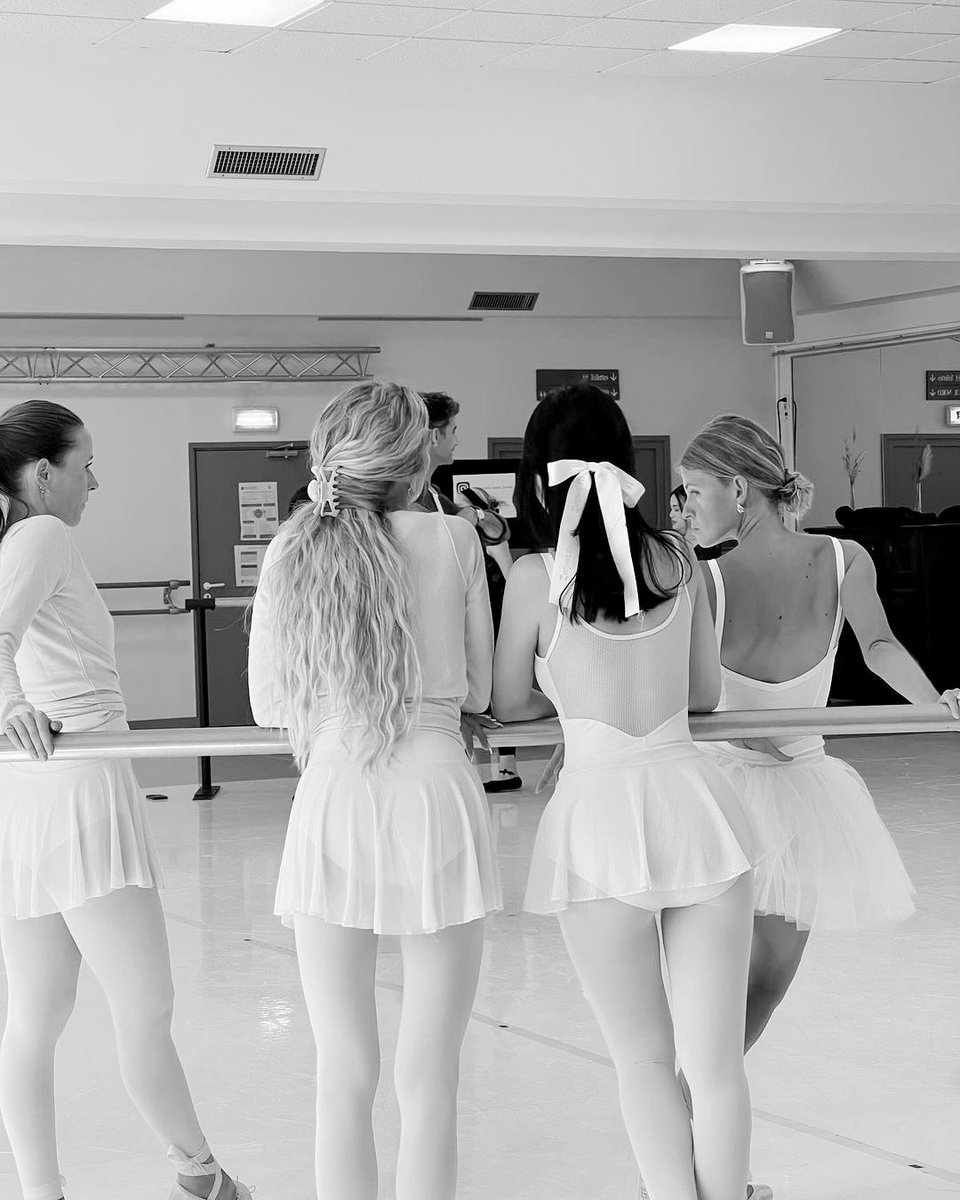 Late post.

Dua hari ini latihannya agak sedikit sibuk, karena harus melatih yang lebih besar untuk event bulan depan. 🩰