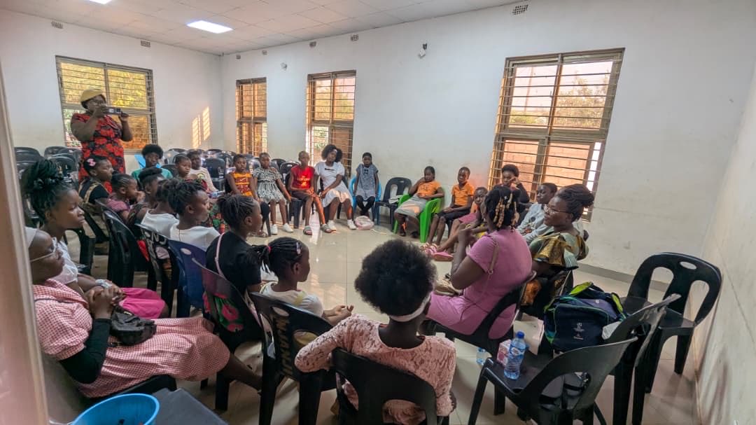 WeziVMhone's tweet image. Seat down with the kids, listen to their voices &amp;amp; hear their thoughts. These aren’t just the future of our nation, they are the hope that keeps it alive. Protecting them should be top priority for all of is #ChildProtection #EndEarlyMarriages #EndTeenagePregnancies #EndDefilenent