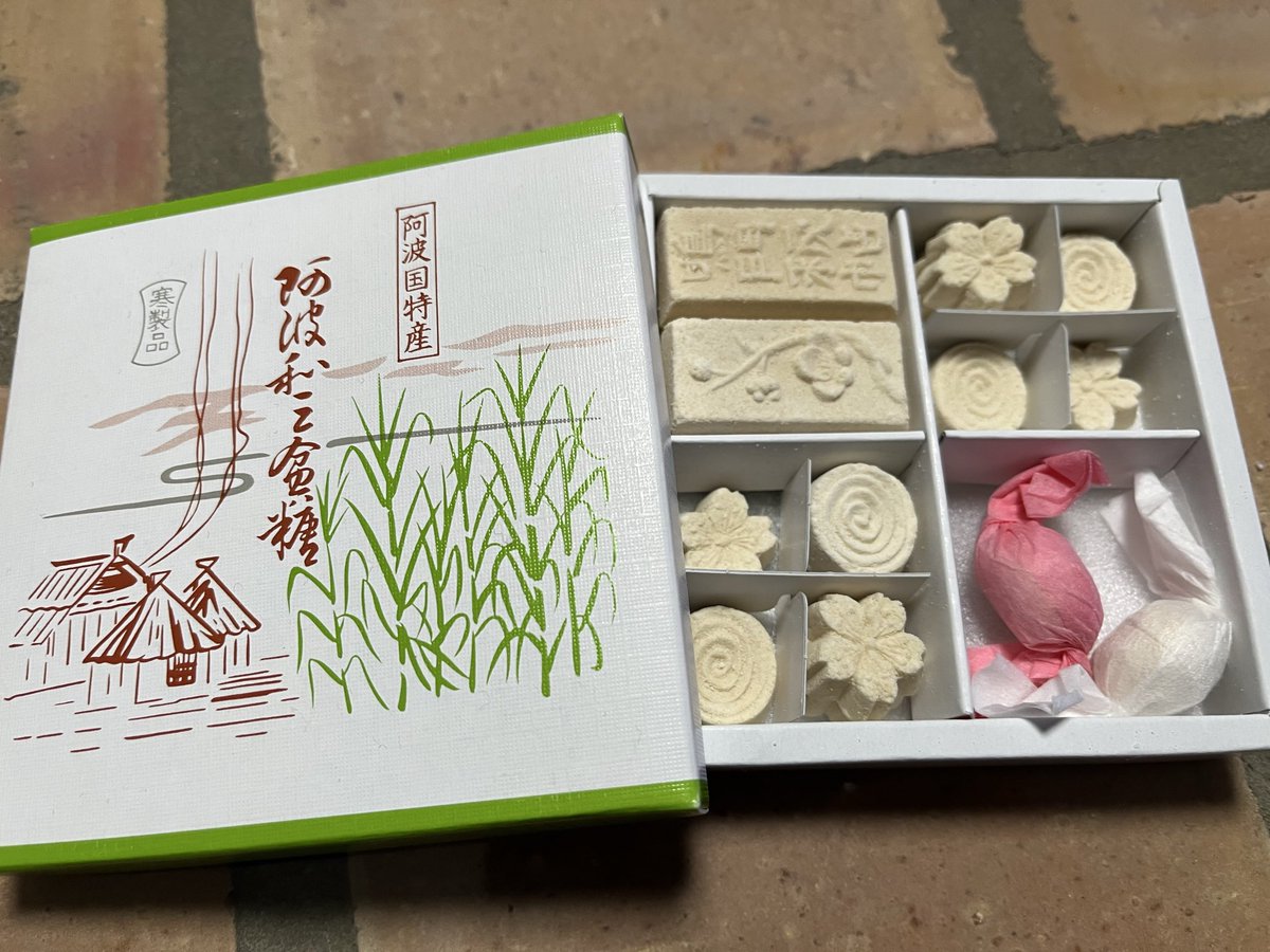 皆さんおはみぉ〜んです✨

私の #もらったら嬉しいお菓子 は和三盆のお菓子です🍭

砂糖を固めたお菓子なのですが、甘ったるくなくすっきりとした甘さが緑茶にもコーヒー☕︎にもベストマッチ！
皆様もこの繊細な甘さを是非ご賞味あれ😋
#朝ミオおたより