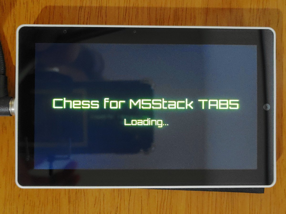 drunk_man_101's tweet image. #M5Stack 古いプログラムを修正しようとしたがGemini CLIさんに「人が作成したプログラムは良くわからん!」と言われ断念し新規に作成。タッチパネルで移動元の駒をタッチし移動先を指定。その時にAI機能で駒が移動できる先を表示。チェスの基本機能は既に実装済み。後は見た目の改善に注力です。🙂