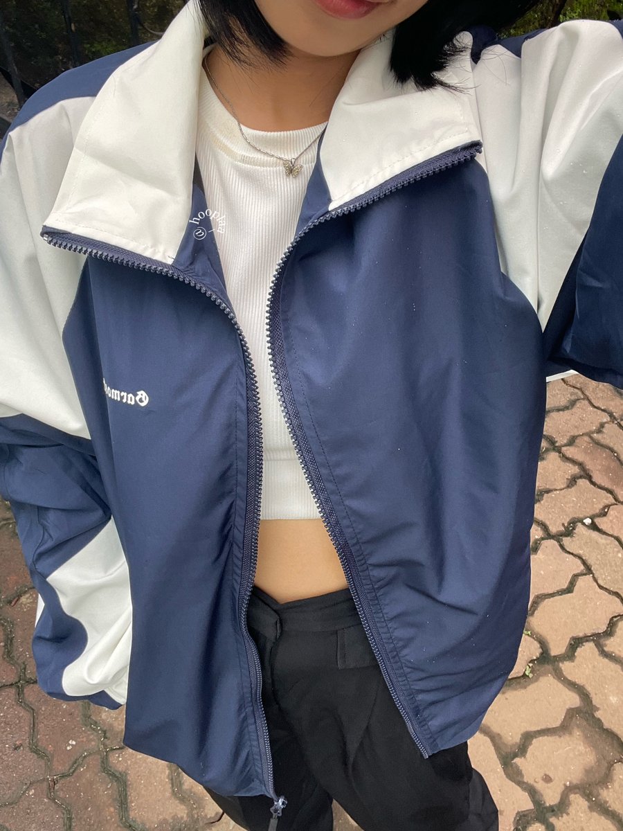 hooplaa_'s tweet image. ONE OF MY BEST BUY : 

waterproof &amp;amp; windbreaker jacket for riding/outdoor activities (only 100kan)✨