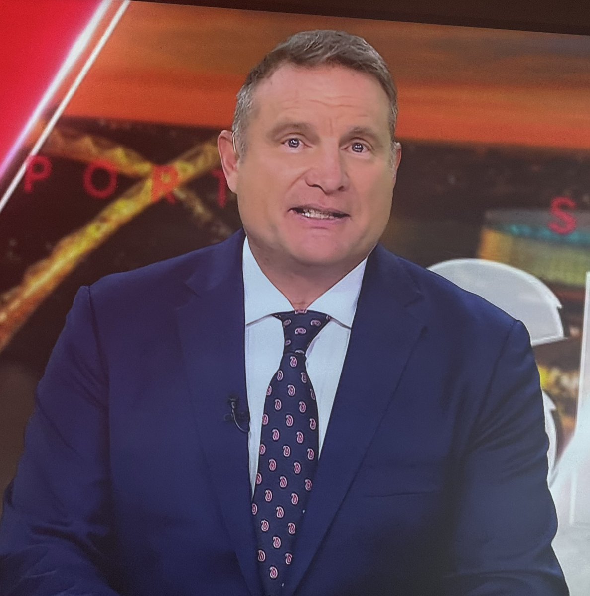 TimGossage's tweet photo. Did Seven news Perth bury the lead tonight @adrianbarich ?
#spotthedifference #7mins https://t.co/I3zIABwceF