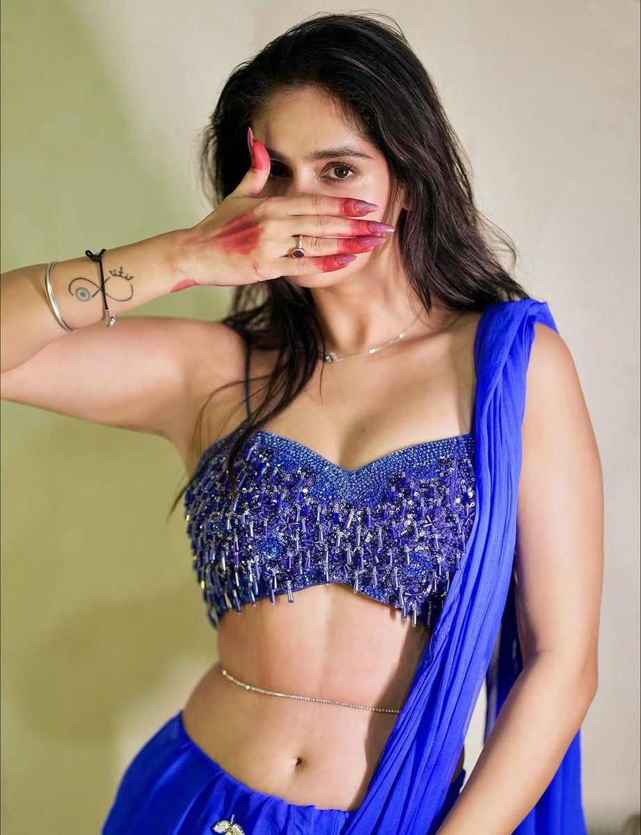 AngelsSaree's tweet photo. Follow our instagram

💃 : Rose Saldanha
#SareeTwitter #saree #sareeseduction #sareelover #sareeswag #sareebeauties #sareeblouse #sareedraping #sareebeauty #sareelove #sareenavel #sareemodels #sareenavel #malavikamenon https://t.co/0yCCV40TFj