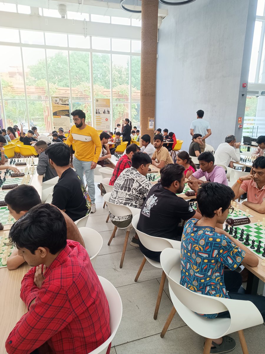 sh1v_ansh's tweet image. Our 1st Halloween Chess Event was a total blast! 👻

We had ghosts, ghouls, and... grandmasters? 😉 So awesome to see everyone come out, play hard, and look amazing.