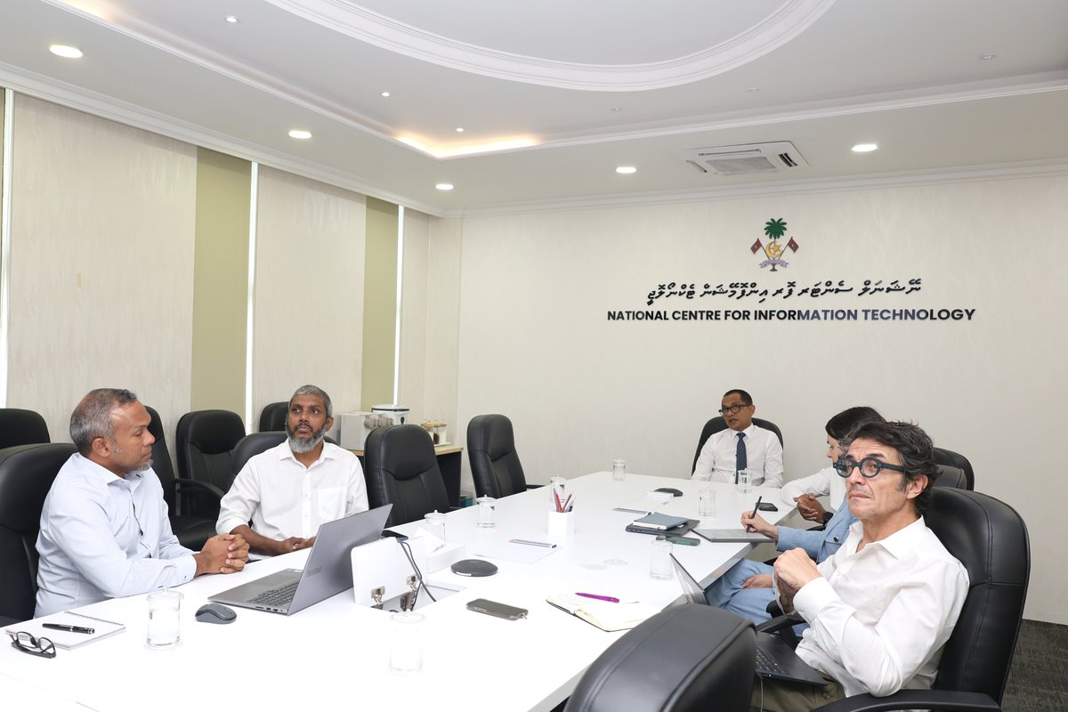 SM <a href="/DrKinaa/">Dr. Mohamed Kinaanath</a> and team at <a href="/ncitmv/">National Centre for Information Technology</a> presents the future updates of the #Maldives digital identity <a href="/eFaasmv/">eFaas</a> to the @worldbank mission (22/10/2025)