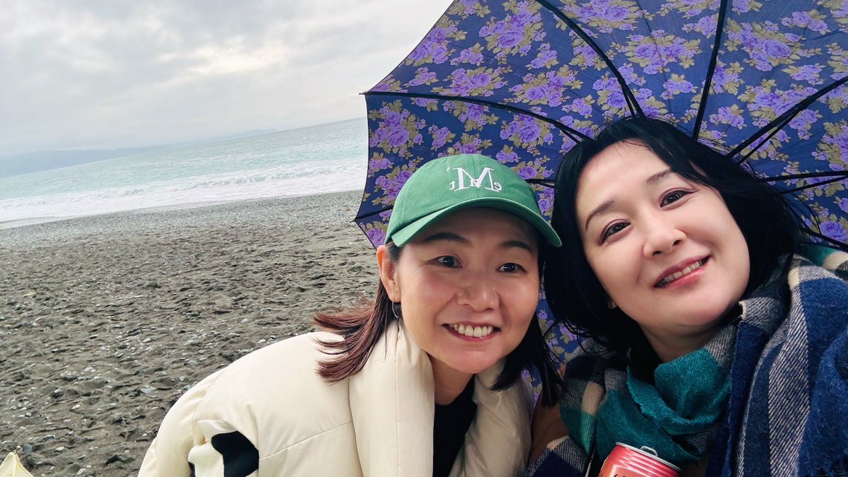 中根くんや信吾さん、あやっぺちゃん出演の螺旋階段観てきた〜
すんごい寒いと聞いてたのでモコモコで行ったら大丈夫でした☺️
会場の雰囲気が素敵で
皆で旅公演みたいで楽しそう〜笑

海釣りしてる人が結構いたな🐟
駅前の町中華でご飯食べて
小旅行気分で楽しかった！