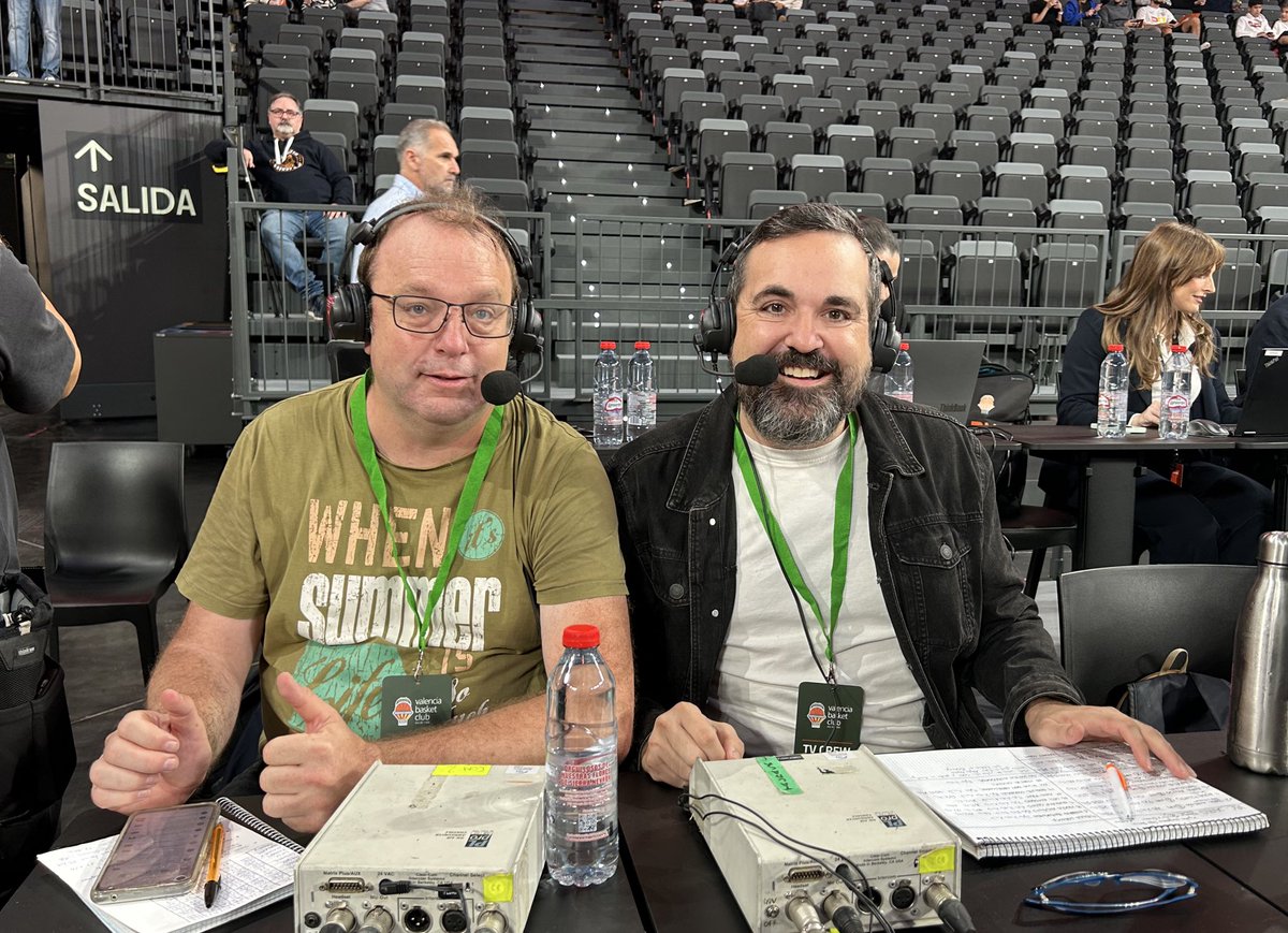 Matinal de baloncesto en el <a href="/RoigArena/">Roig Arena</a> con la #LFEndesa
🟠 <a href="/valenciabasket/">Valencia Basket Club</a> 
🟡⚫️ <a href="/CBJairis/">Hozono Global Jairis</a> 

Con el más grande en los comentarios, la Wikipedia <a href="/Groucheste/">Fran Cortés</a> 

Míralo aquí ➡️ youtube.com/live/pgQjn_Ml0…