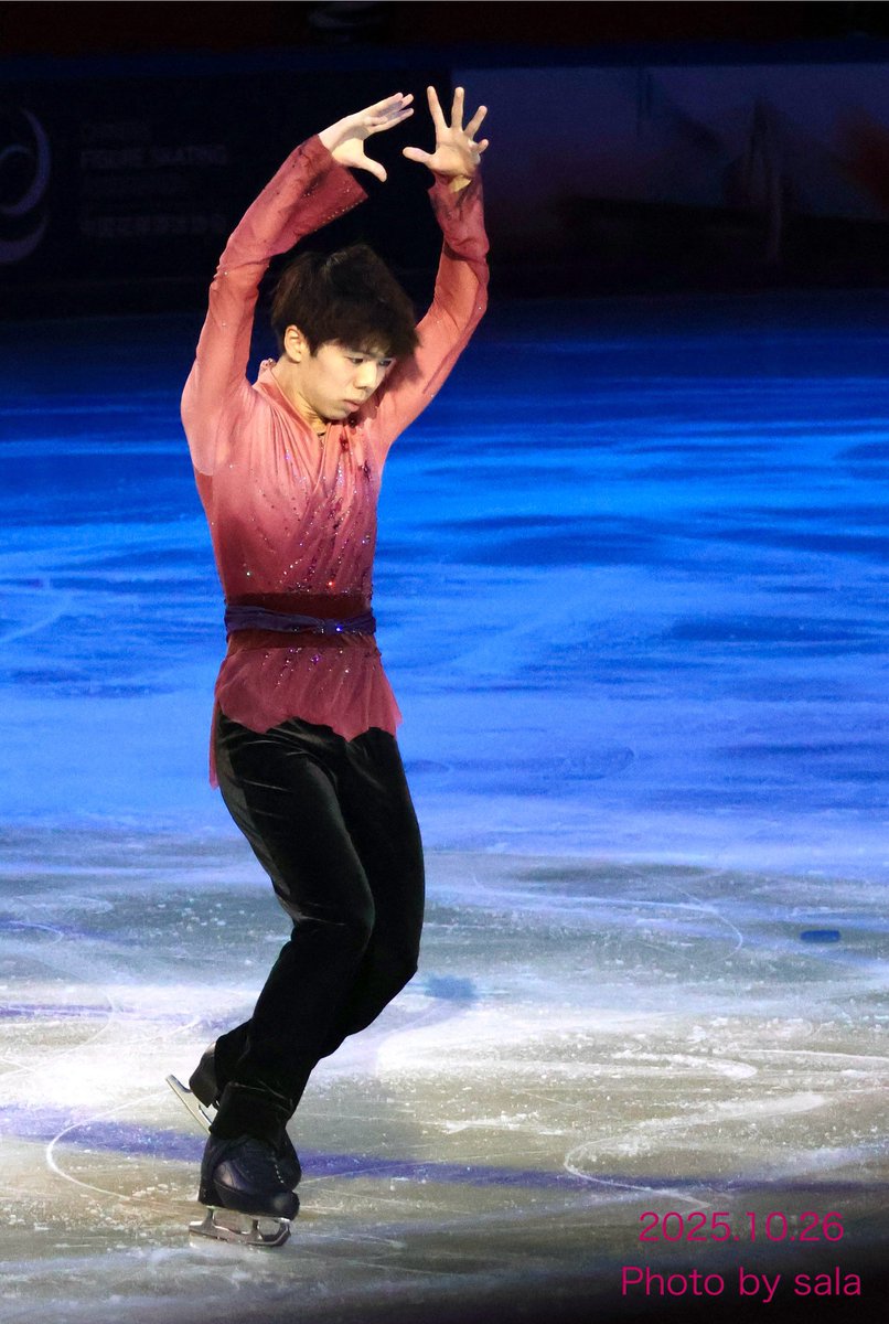 _agile_panda's tweet image. 駿くん新EX 千本桜🌸✨
ゆったりとした腕の動きが美しくて見惚れました
知子ちゃんの振付合ってますね✨
ピンクの和な衣装似合ってます🥰
#中国杯2025
#佐藤駿