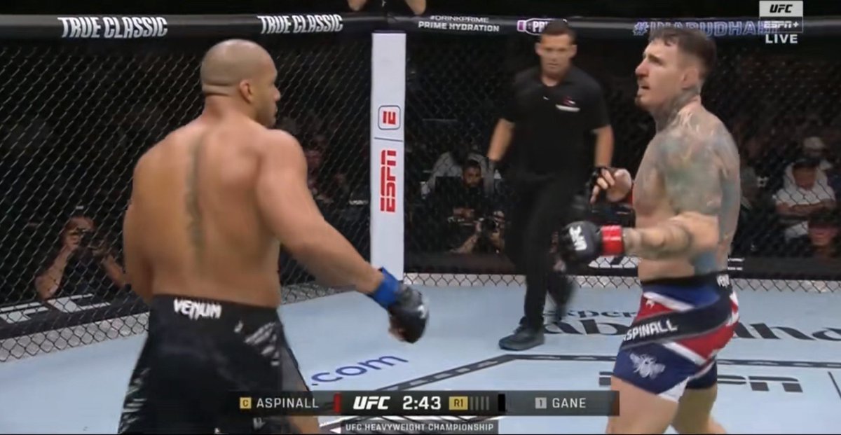 Quand le gars regarde l'horloge a la moitier du premier rnd tu sais qu'il ne veut plus etre la