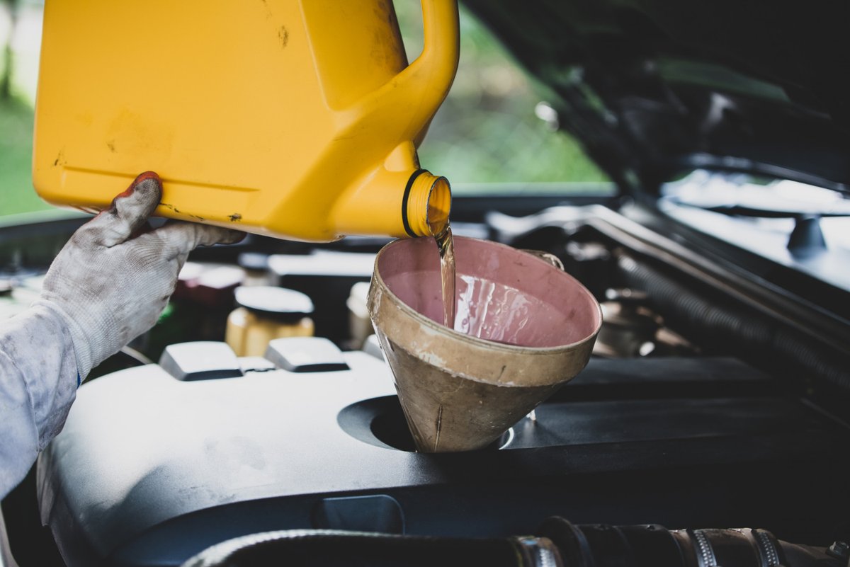 Burning oil fast? Start here. ✅

This guide covers common reasons, including leaks, worn seals, PCV issues, and engine wear, as well as simple checks that help you pinpoint the cause before it becomes expensive.

The article walks you through each step.

bit.ly/3IoCITT
