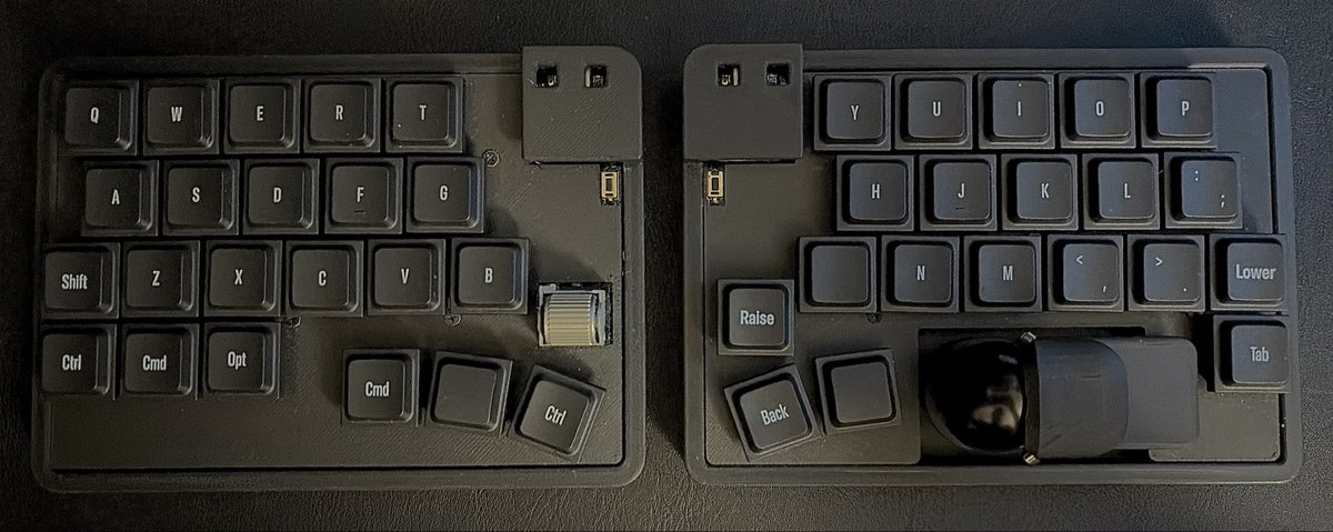 参加遅れた💦

1番使ってる神キーボード⌨️🤍
製作者様｢<a href="/goya5858_video/">Goya（zonkey製作者）</a> ｣
のサポートも豊富でまじでオススメ❕

Keyboard: Zonkey
Switch: Lofree palse
Keycap: Jezail Funder LCK
#KEEB_PD #KEEB_PD_R273