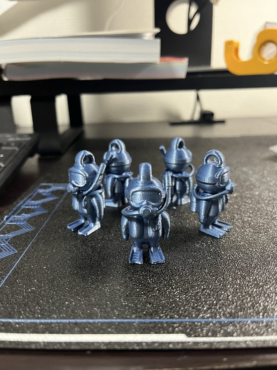 SolidCoreWave's tweet image. TINMORRYのメタルブルーPETGを使ってダイバーボーイ試作してみました。
金属質の光沢が、いい陰影を出してます。
240℃だと若干糸引きあり。
次回は238℃で再チャレンジ！