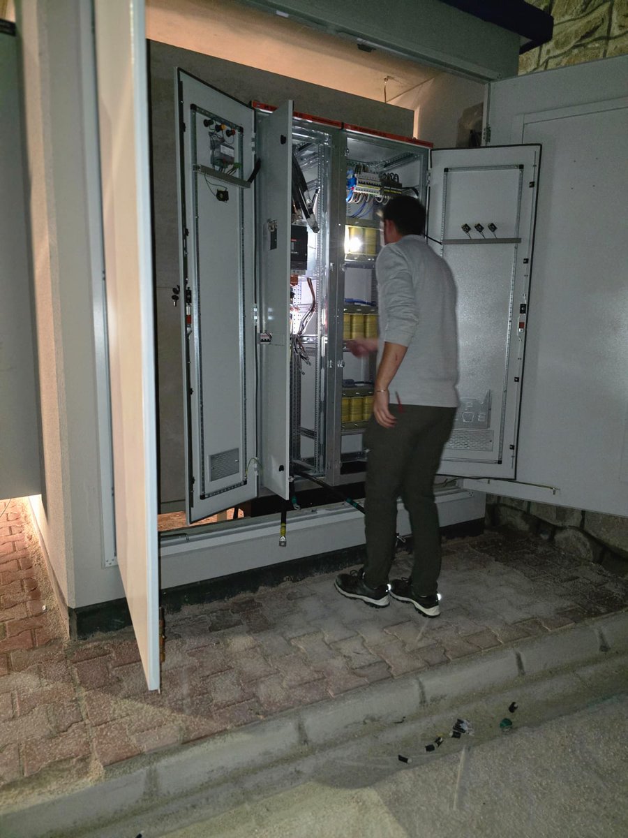 mrtprojemuh's tweet photo. Güç artışı, güvenin göstergesidir. 
Bir fabrikanın 400 kVA’lık trafosunu 630 kVA güce çıkarttık
Enerjide süreklilik, bizim işimizin özü.
MRT Proje Mühendislik olarak,
her zaman güvenilir enerjiyle üretimin arkasındayız.💪
Güç artışı, kalkınmanın temelidir
#MRTProjeMühendislik https://t.co/Lyeeov7dNN