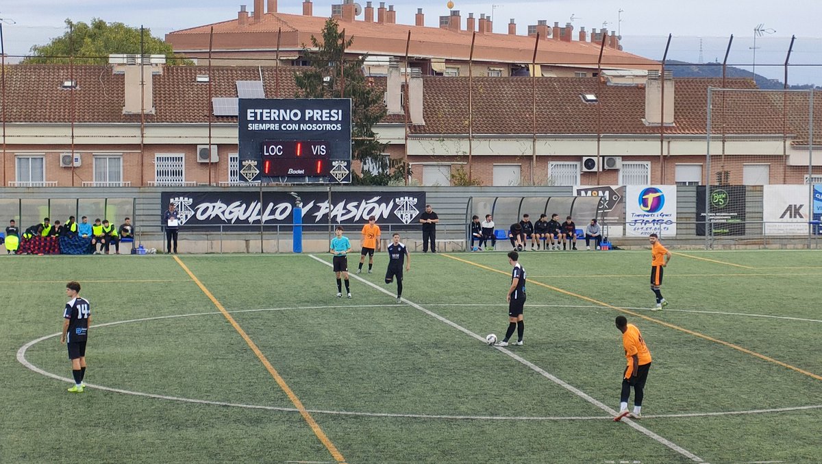 somdelhospi's tweet photo. #Saludos des de l'Industrial, a Ripollet. Matí de #3cat7 amb aquest @EscuelaRipollet - Escola Pia Terrassa. Minut 2, 0-0 al marcador.
#TheCatalanGroundhopper #FutbolCat #groundhopping https://t.co/0Xymnle4JU
