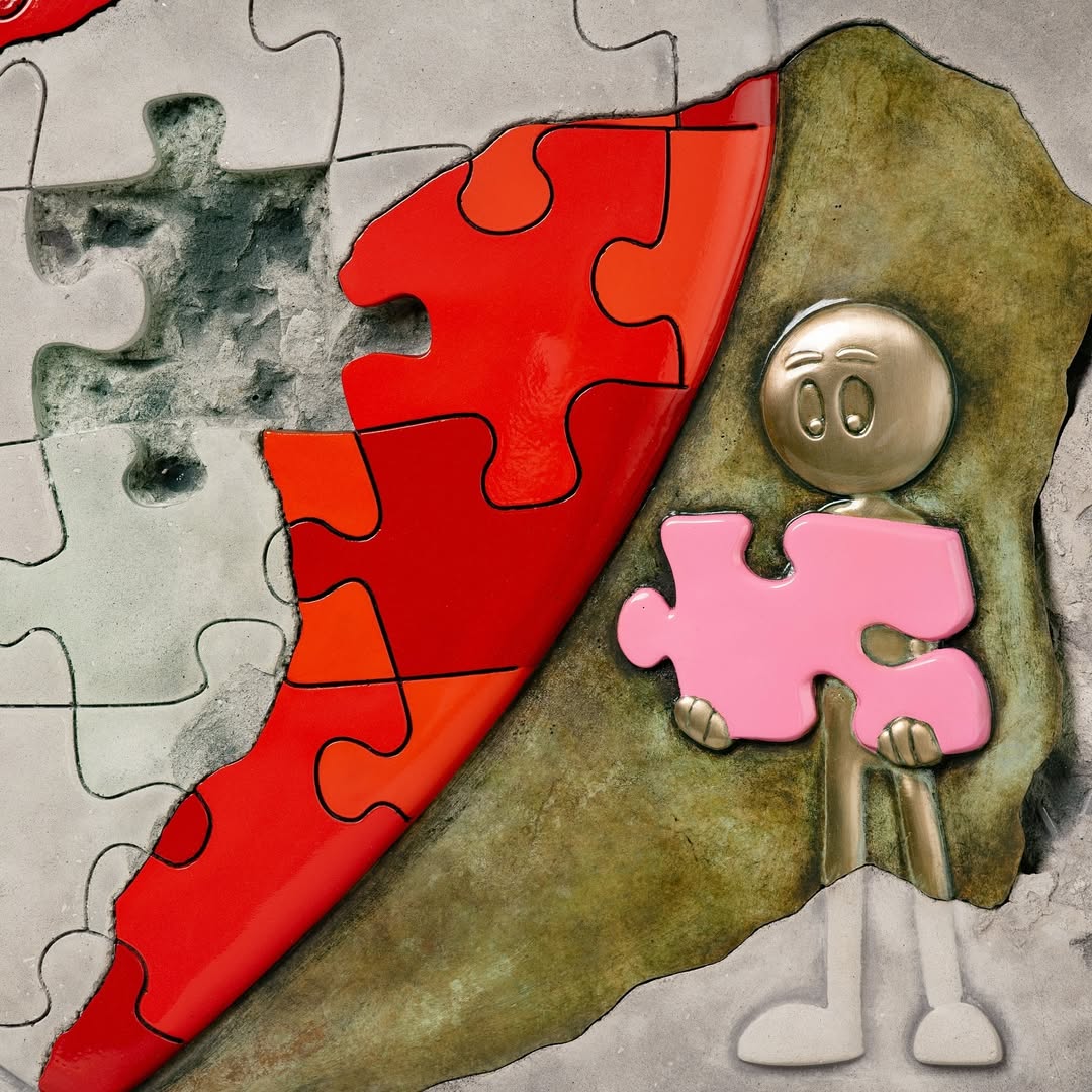 Artful_Explorer's tweet image. Which part of love is the hardest to piece together?

Trust?
Patience?
Timing?

This sculpture doesn’t answer that.
But it makes you stop and ask.

“Love Puzzle” by @kaiart

#LovePuzzle #KaiArt #ModernSculpture #ContemporarySculpture