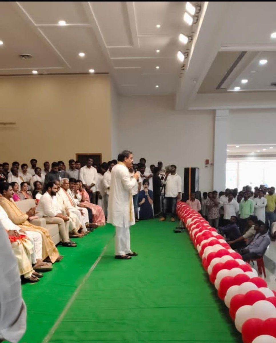 anitha_daram's tweet photo. ఈ రోజు శ్రీకాళహస్తి ట్రస్ట్ బోర్డ్ చైర్మన్ గా  ఆలయ ప్రాంగణంలో ప్రమాణ స్వీకారం చేసిన కొట్టే సాయి ప్రసాద్, బోర్డ్ మెం��ర్ గా ప్రమాణ స్వీకారం చేసిన పగడాలమురళి, రాఘవయ్య లకు శుభాకాంక్షలు తెలియజేసిన జనసేన పార్టీ రాయలసీమ రీజనల్ కో ఆర్డినేటర్ దారం అనిత,జనసేన నాయకులు దారం హరి ప్రసాద్, https://t.co/y4SOVGw2V5