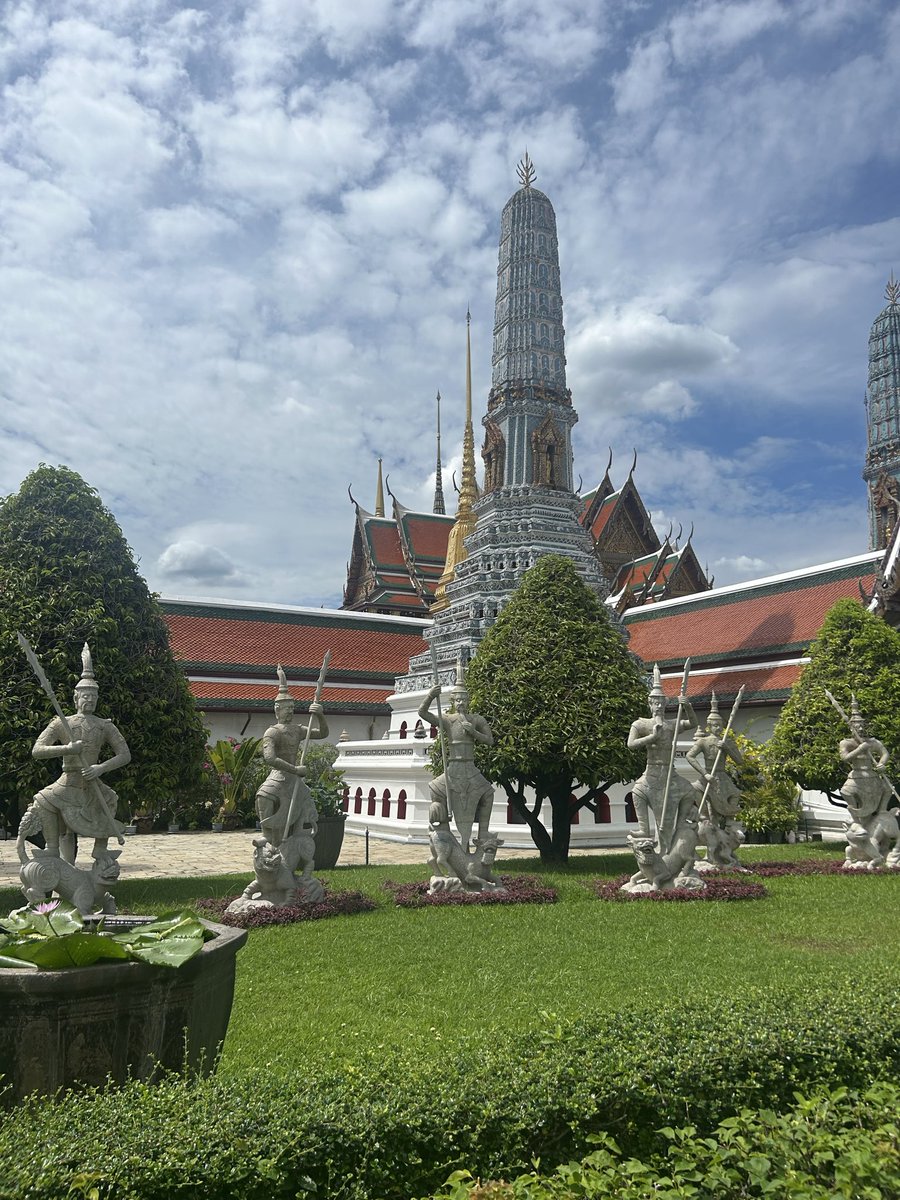 Michelle Gregg 🐝 tweet media