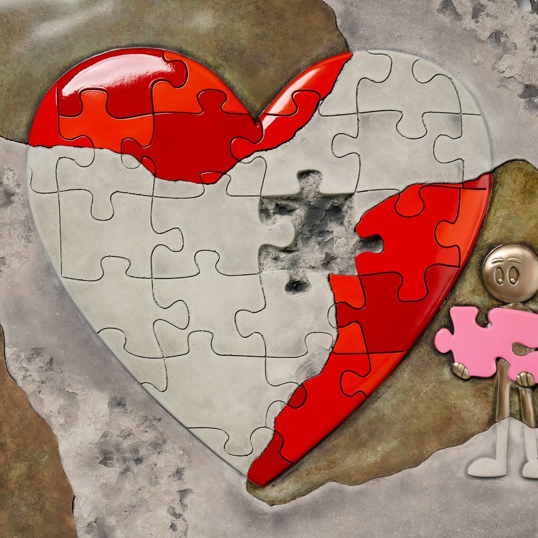 Artful_Explorer's tweet image. Which part of love is the hardest to piece together?

Trust?
Patience?
Timing?

This sculpture doesn’t answer that.
But it makes you stop and ask.

“Love Puzzle” by @kaiart

#LovePuzzle #KaiArt #ModernSculpture #ContemporarySculpture