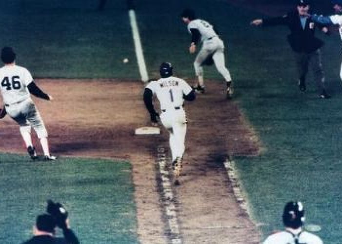 dinardodp's tweet image. On this date, Oct 26th in 1986-

Trailing 5-3 with 2 out &amp;amp; no one on in bottom of 10th, New York Mets rally to win Game 6 of the World Series, 6-5, when Boston Red Sox infielder Bill Buckner misplays a ball at Shea Stadium in New York.

#NYMets #WorldSeries
