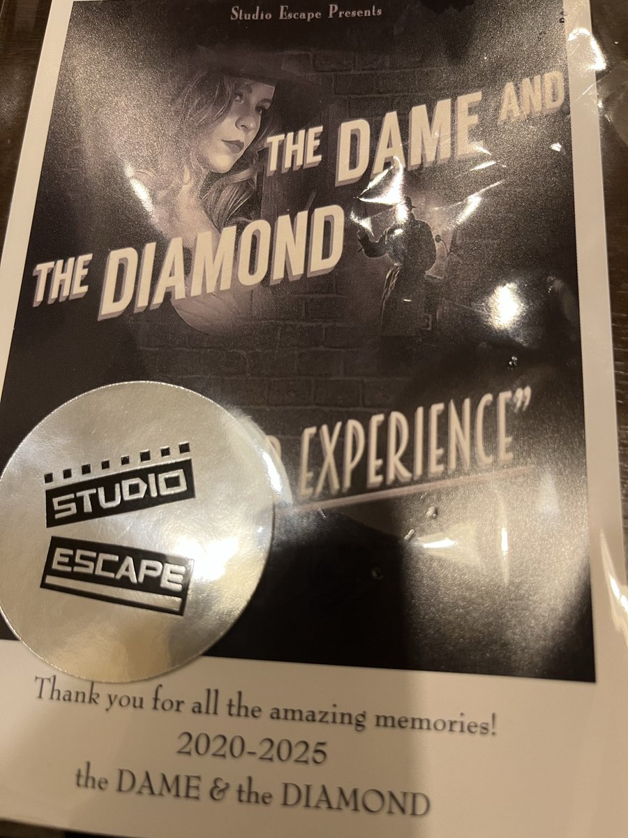 frozenraindrop's tweet image. #スタジオエスケープ　の　#欲望のダイヤモンド　が終わるとの事なので行って来ました。
4年振り2回目　上手い具合に忘れていたので結構楽しめました
世界観が私1番好き💕

ダイヤモンドの後の新しいプログラムの秘密もそっと教えてもらいました🤫

今ならポストカードとステッカーがもらえますよ🎵