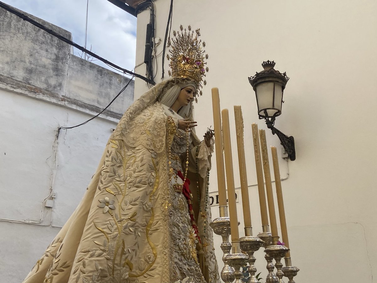 Imágenes del Rosario de Nuestra Señora de la Paz y Esperanza Titular de <a href="/HdadPazCordoba/">Hermandad de la Paz</a>  por las calles de la feligresía y céntricas de la ciudad. 

#PazYEsperanzaCordoba 
#RosarioDeLaAurora 
#OctubreMesDelRosario 
#26Octubre