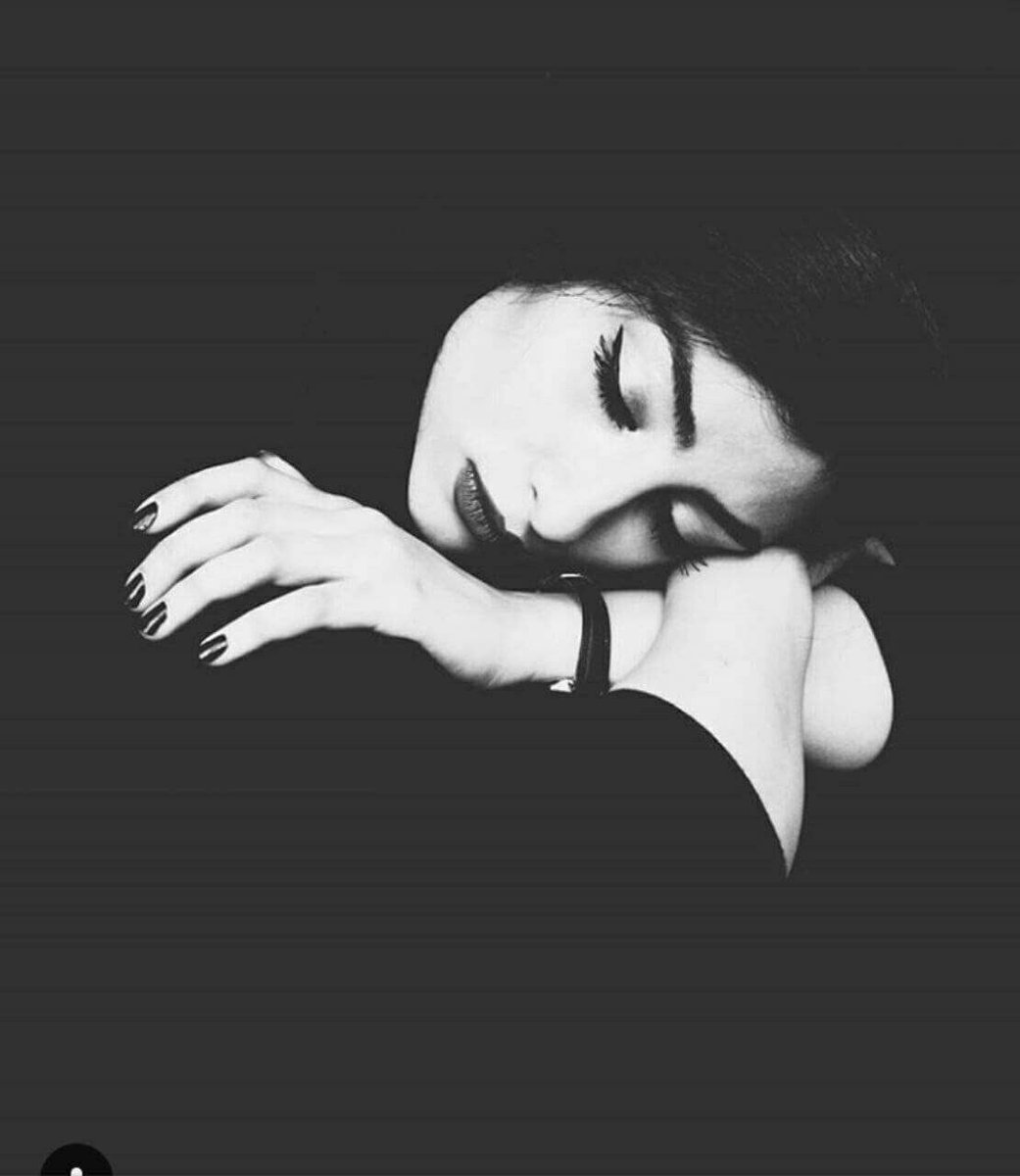 गैरों के महफिल में उनके तराने गूंजते हैं..!!
बेकदर मेरी गली से नहीं गुजरता ..!!
#हमारकरेजा 
#sadshayari 
#हिंदीशायरी 
करेजा जी तुमने मेरी कदर ना जानी 😏😏😏😏
मुझसे कहते हैं बहुत बिजी हु मुझे बहुत काम है पता नहीं कहां बिजी रहते हैं 😒😒